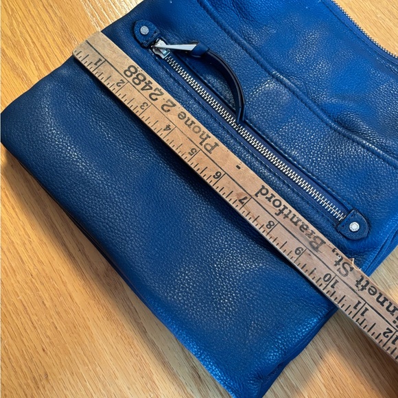 Danier Leather Crossbody or Shoulder Bag - Picture 9 of 11